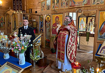 В гарнизонном храме Георгия Победоносца прошел пасхальный молебен памяти русских воинов