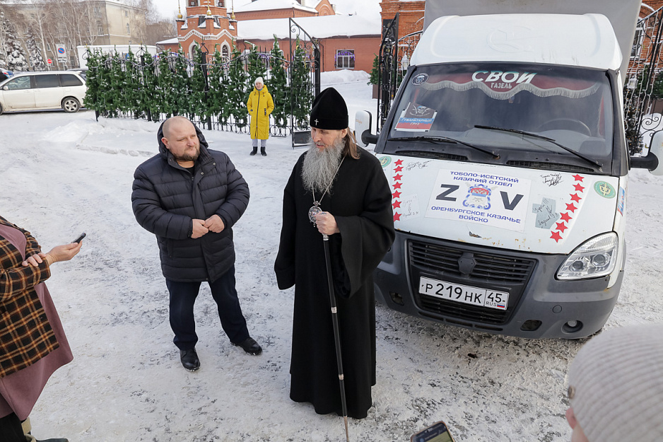 Митрополит Даниил наклеил на «Народную газель» 14-ю звезду за поездки в зону СВО
