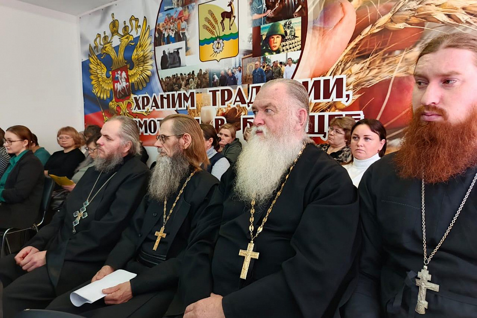 Священники Южного благочиния участвовали в муниципальных Рождественских чтениях