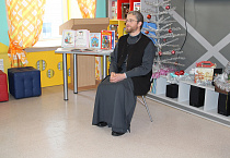 Курганский священник провёл в библиотеке беседу о семейных ценностях
