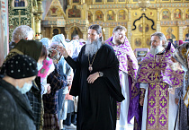 В Великий Четверг митрополит Даниил совершил Литургию в Александро-Невском соборе