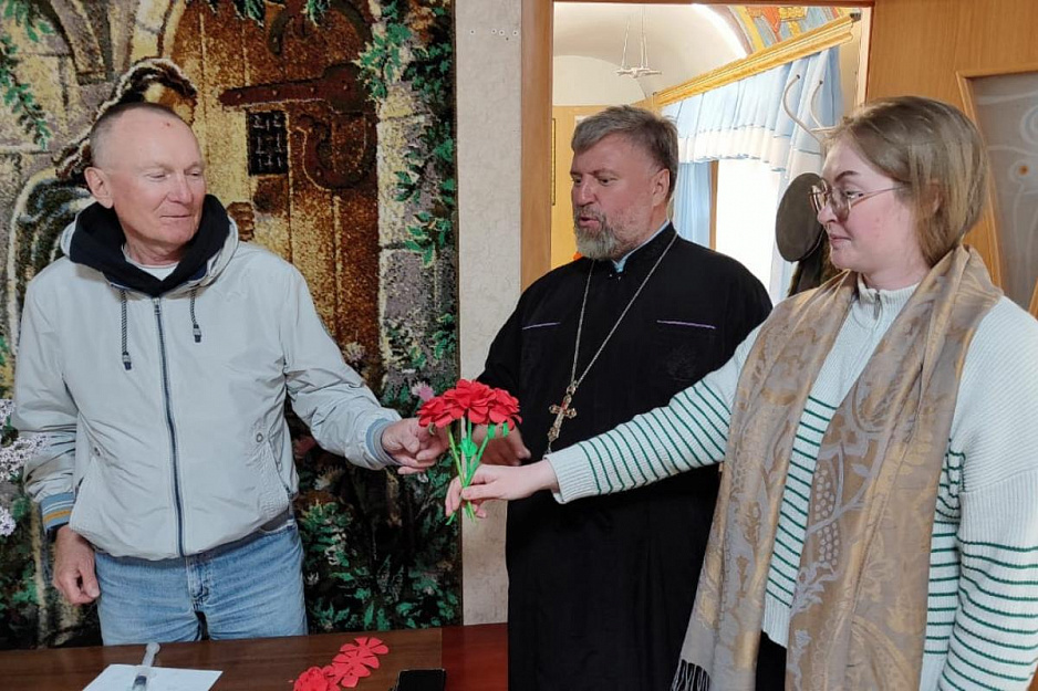 В курганском храме провели День роз