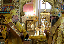Митрополит Даниил в день своего рождения совершил Литургию в Александро-Невском соборе
