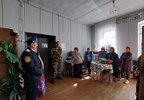 Курганский священник помог мокроусовцам в доставке адресной гуманитарной помощи
