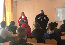 «Не избегать серьезных тем»: священник Курганской епархии встретился со студентам промышленного техникума