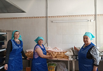 В мае на курганском приходе испекли и раздали 800 булок хлеба