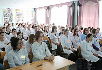 Фильм Курганской епархии о Гиви Сепиашвили показали студентам медколледжа
