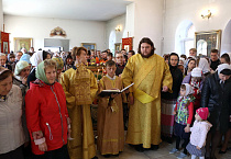 Митрополит Даниил возглавил детскую Литургию в Иоанновском храме в Кетово