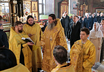 Митрополит Даниил совершил Таинство Венчания в Александро-Невском соборе