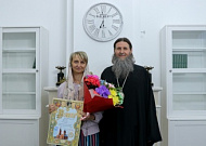 Митрополит Даниил наградил грамотой директора Курганской коррекционной школы