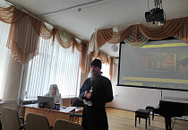 В музыкальном колледже Кургана студенты посмотрели и обсудили фильм «Достучаться до сердец»