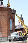 На Александро-Невском соборе Кургана монтируют подсветку и реставрируют главный крест 