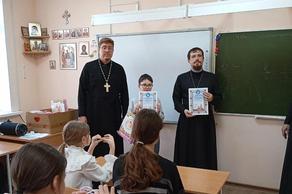 На курганском приходе наградили самые читающие семьи