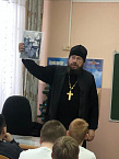 Настоятель курганского храма Матроны Московской рассказал школьникам о традициях Рождества