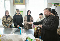 В Кургане студентки колледжа посетили мастер-класс по изготовлению просфор