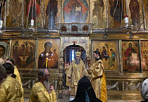 Митрополит Даниил совершил Литургию у мощей преподобного Сергия Радонежского