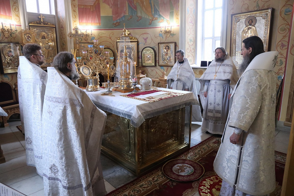 Митрополит Даниил совершил Божественную литургию в Лазареву субботу