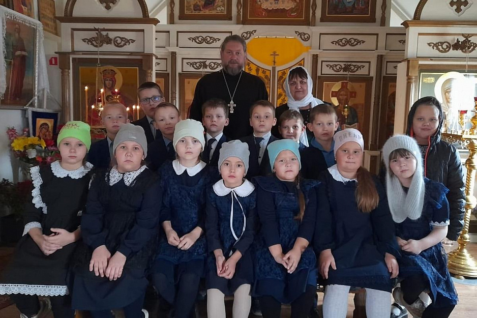 Второклассники зауральского села познакомились с устройством храма