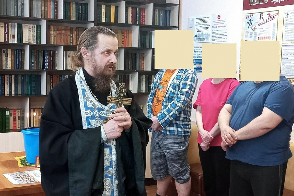 Курганский священник провёл очередную беседу в наркологическом диспансере