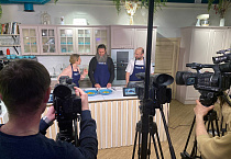 Митрополит Даниил приготовил постные голубцы на телевизионном кулинарном шоу
