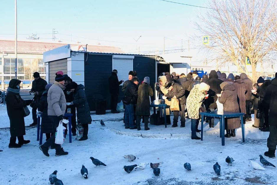 В курганском «Сквере Милосердия» кормят горячими обедами и помогают в социальной адаптации
