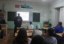 Курганские священники выступили на родительских собраниях