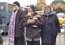 В Кургане священник благословил  мобилизованных зауральцев