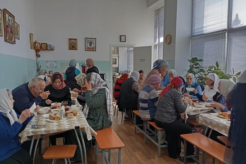 Социальная столовая продолжает действовать при курганском приходе
