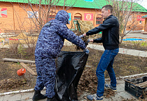 В Кургане росгвардейцы навели порядок на прихрамовой территории