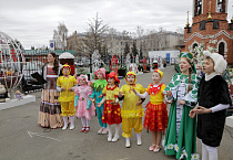 Возле кафедрального собора в Кургане состоялись пасхальные гуляния