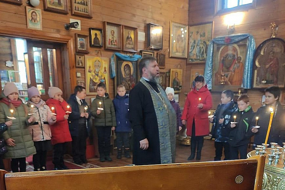 В Георгиевском храме города Кургана прошла экскурсия для третьеклассников 