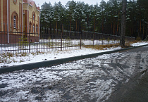 В Кетово возле храма появилась стоянка