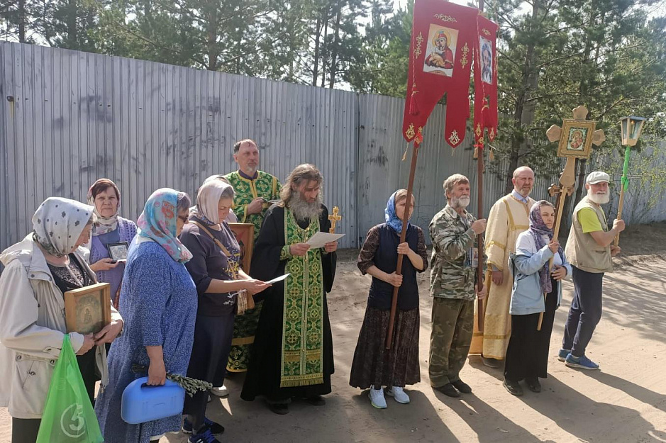 В посёлке Старый Просвет совершён крестный ход с образом Божией Матери «Неопалимая купина»