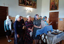 В Зауралье прихожане сельского храма получили новую одежду