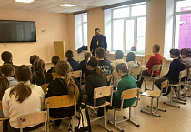 Макушинский священник рассказал школьникам о значении добрых дел