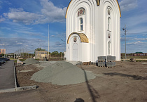 В Кургане возле Троицкого собора началась укладка брусчатки