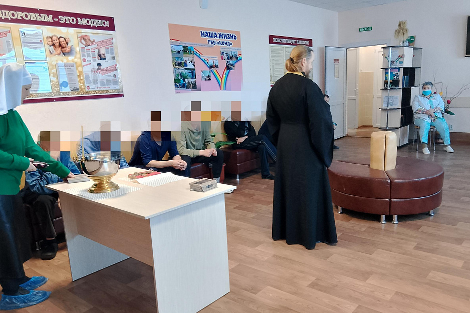 Пациенты наркологического диспансера пообщались с настоятелем курганского храма