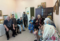 Зауральский священник окормляет проживающих в Лесниковском доме-интернате