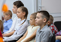 В Кургане воспитанники  воскресной школы при Александро-Невском соборе  подготовили концерт к  Дню матери