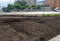 В Кургане всем миром благоустраивают территорию возле Свято-Троицкого собора