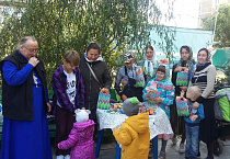 В Курганском храме помогли собрать детей в школу