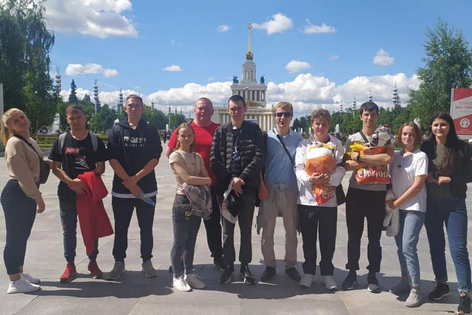 Группа студентов из Шадринска благодаря паломническому центру ИППО посетила Москву