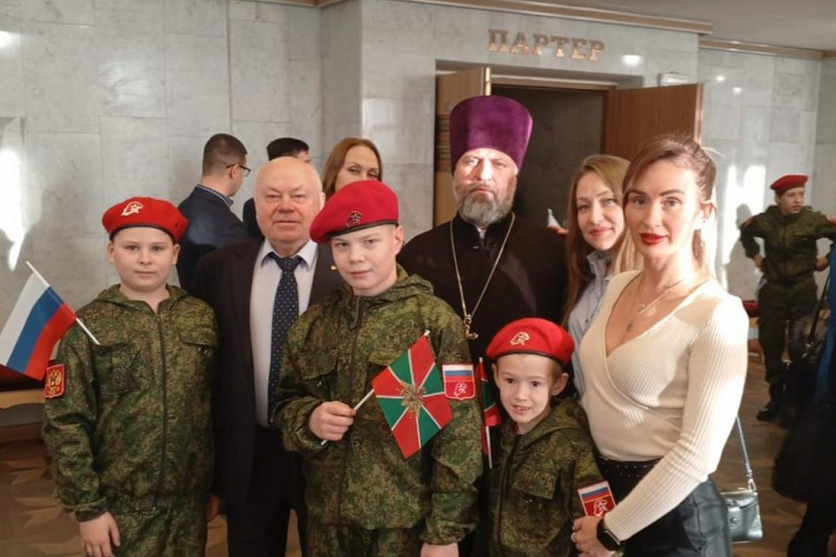 Курганские священники побывали на концерте Центрального пограничного ансамбля ФСБ России