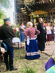 В Кургане священник принял участие в «Троицких гуляниях»