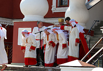 Народное празднование дня святых Петра и Февронии прошло у Богоявленского собора Кургана  