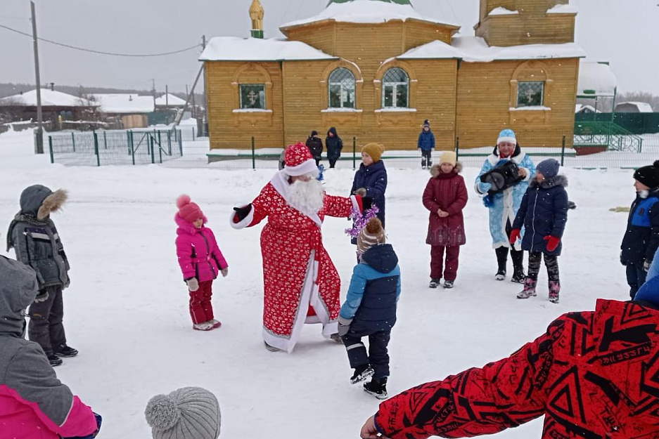 В приходах Курганской епархии продолжаются праздничные Рождественские мероприятия