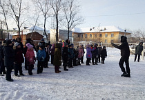 К Рождеству – на лыжах: в курганской православной школе весело встречают любимый праздник