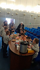 В Петухово священник поздравил детей с началом Масленицы