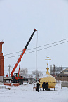 Величественный крест установили на храме села Половинное