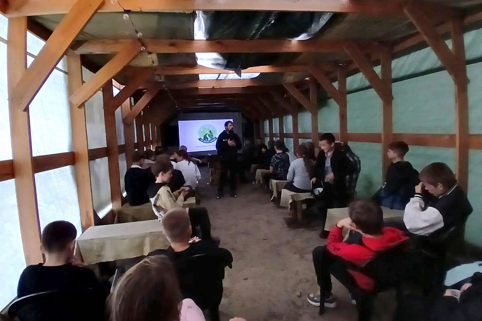 Фильм о курганском священнике Сергии Алексееве показали ученикам двух школ